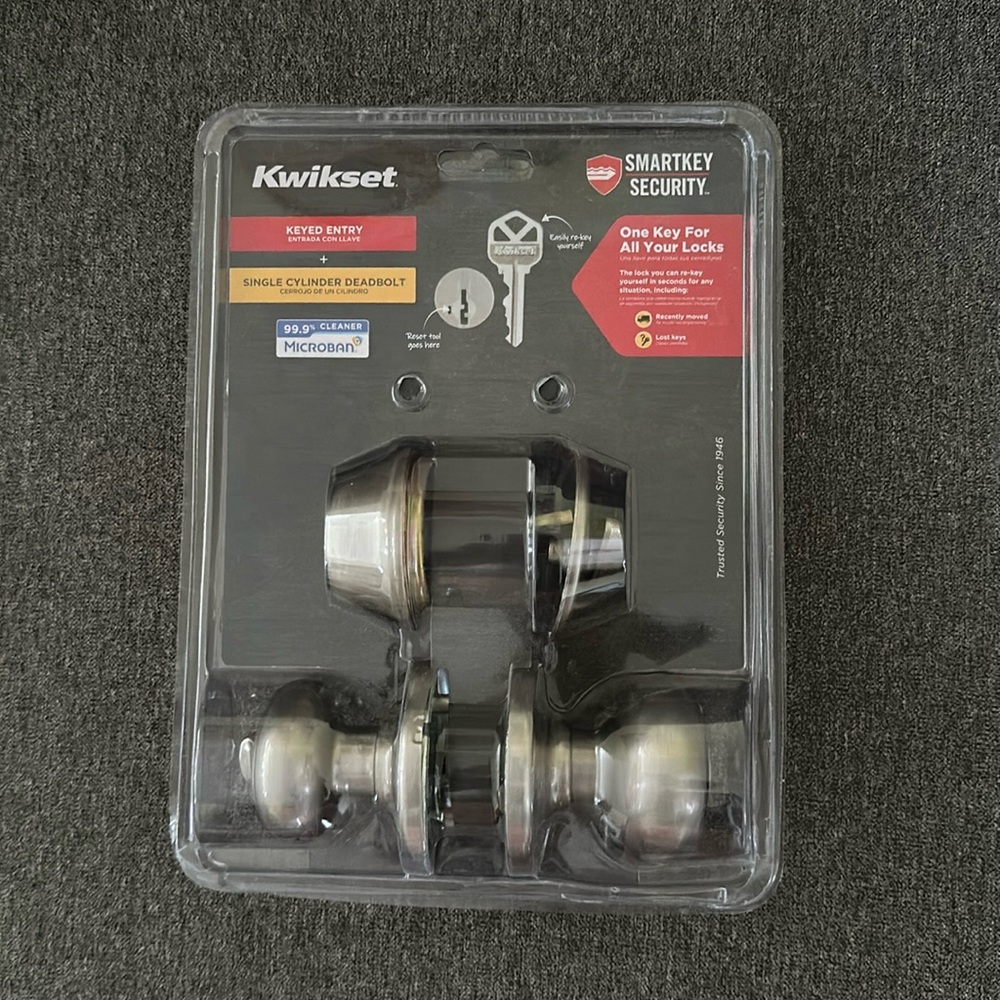 NWT Kwikset re-keyable door knob and deadbolt